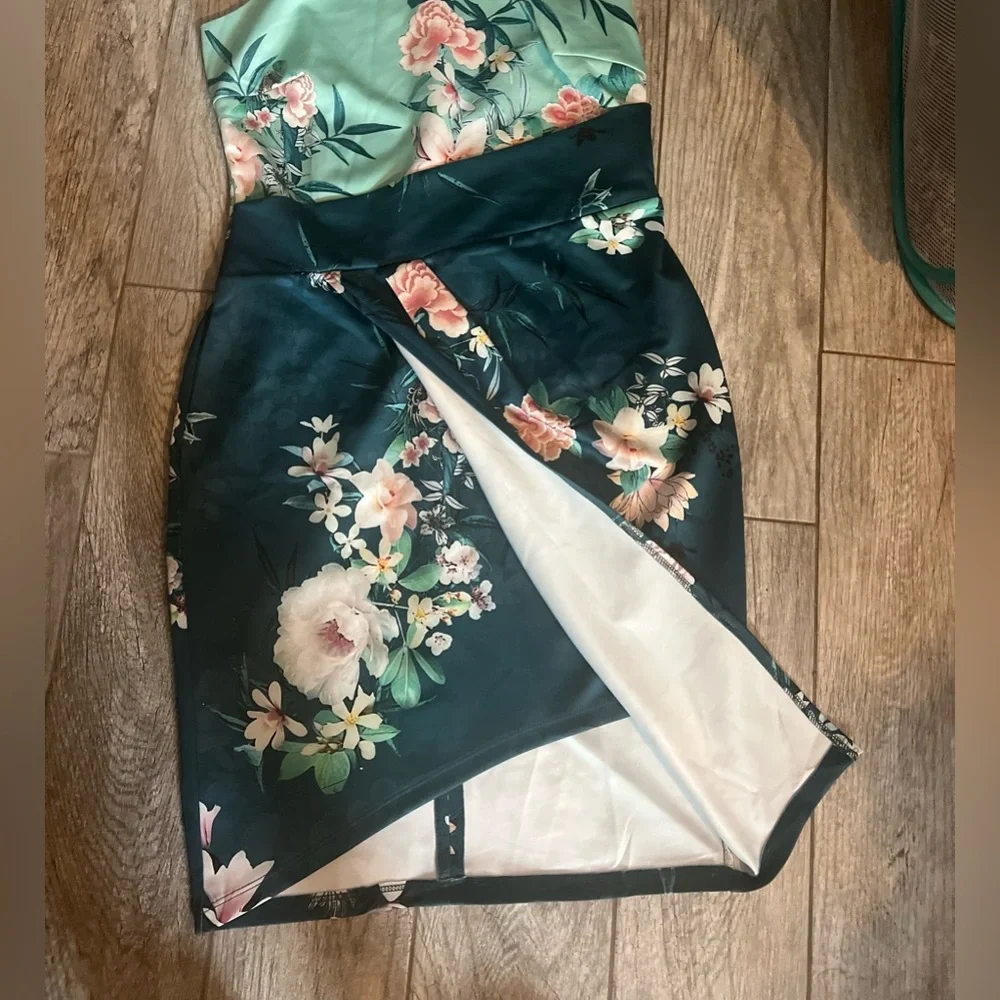 Halter style green flower dress Medium by Venus - Picture 13 of 17